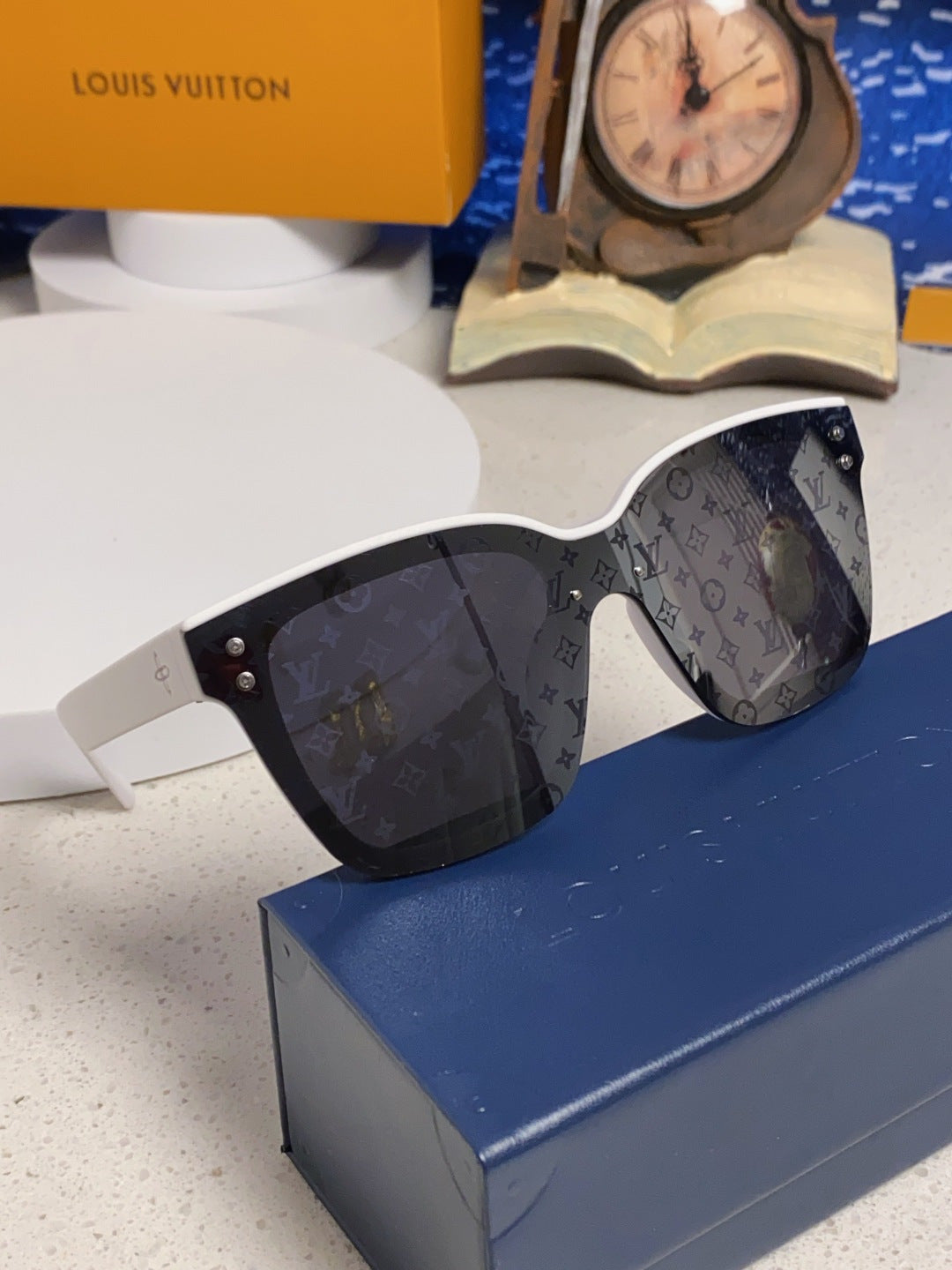 Louis Vuitton Square Gray Lens Sunglasses for Men & Women - 997388 - detail image 10