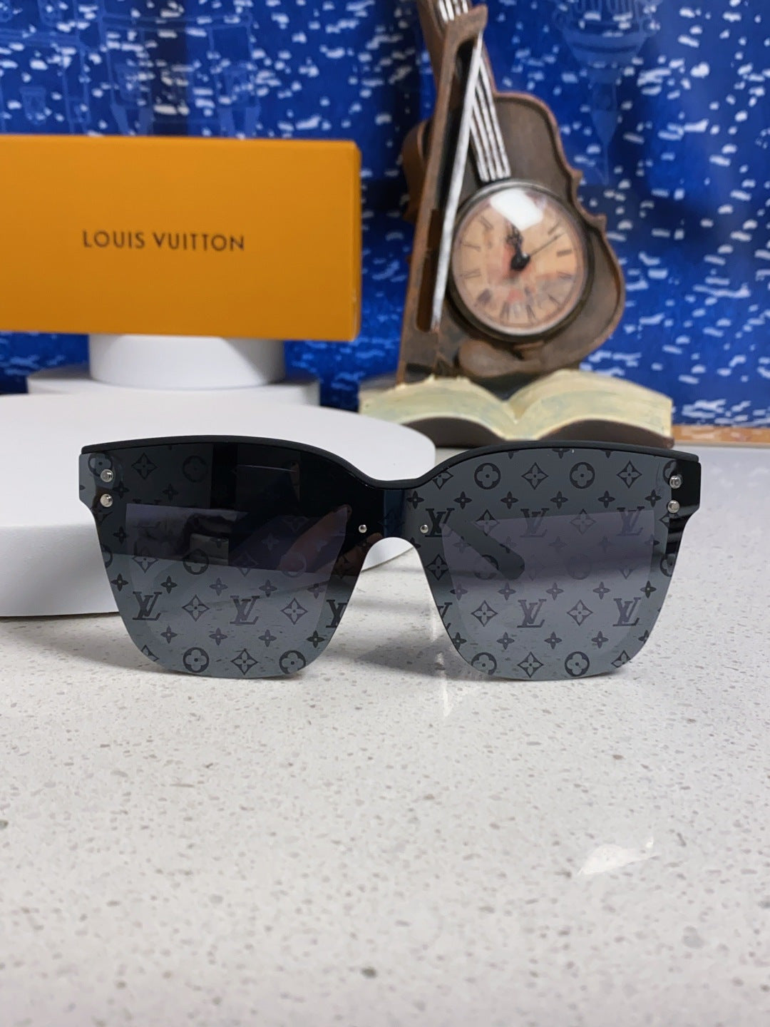 Louis Vuitton Square Gray Lens Sunglasses for Men & Women - 997389 - detail image 9