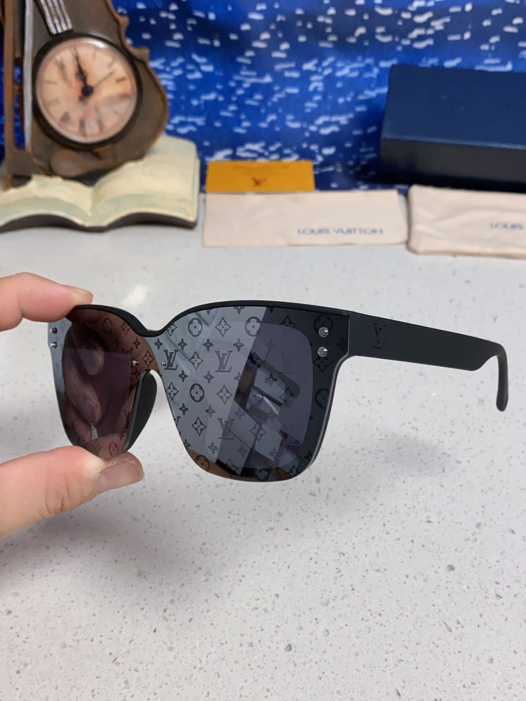 Louis Vuitton Square Gray Lens Sunglasses for Men & Women - 997389 - detail image 6