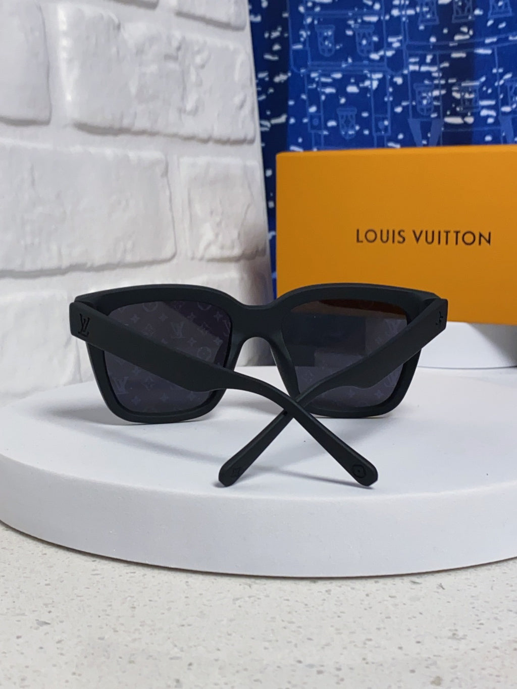 Louis Vuitton Square Gray Lens Sunglasses for Men & Women - 997389 - detail image 3