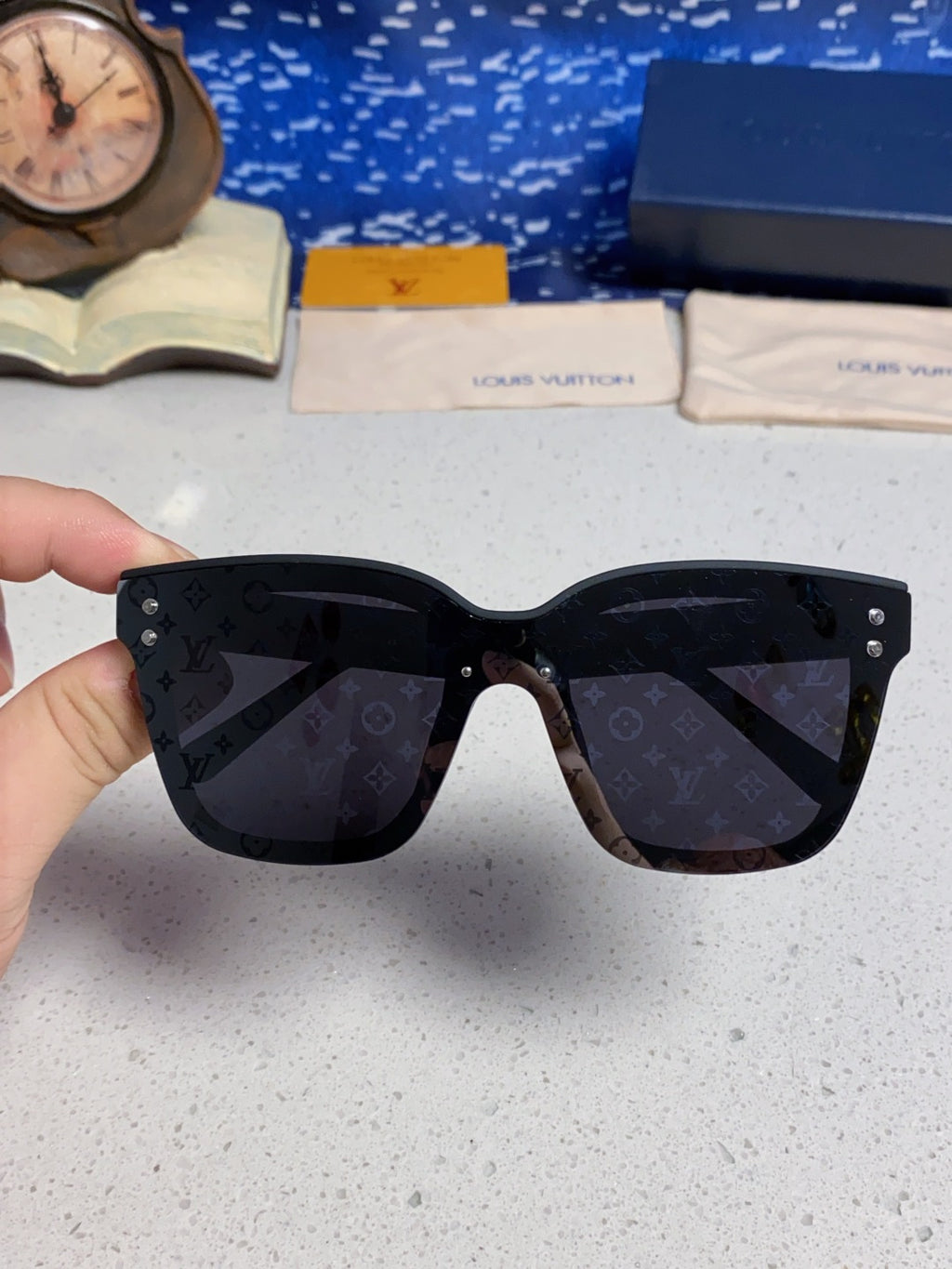 Louis Vuitton Square Gray Lens Sunglasses for Men & Women - 997389 - detail image 4