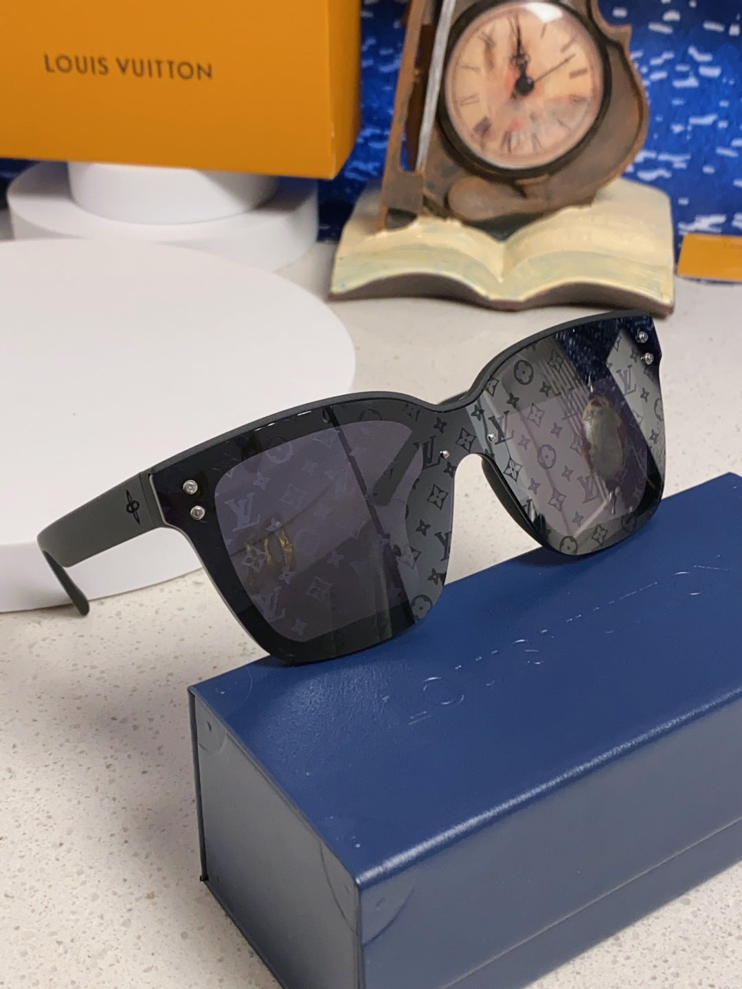 Louis Vuitton Square Gray Lens Sunglasses for Men & Women - 997389 - detail image 10