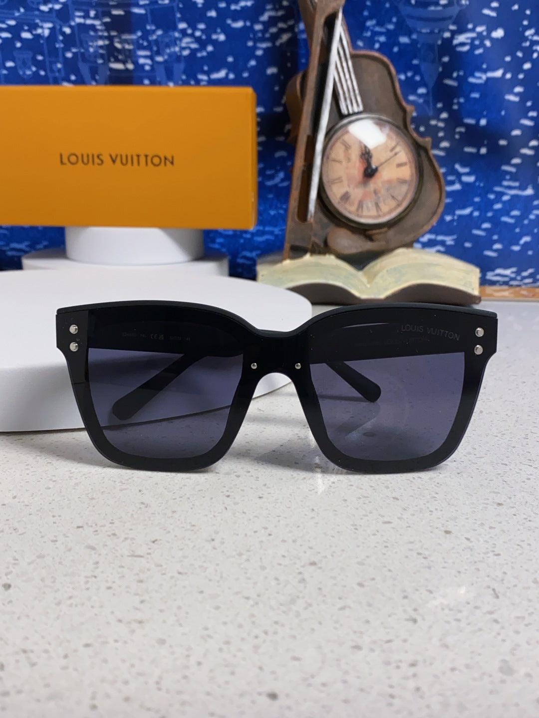 Louis Vuitton Square Gray Lens Sunglasses for Men & Women - 997390 - detail image 9