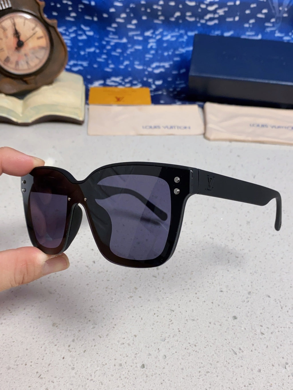 Louis Vuitton Square Gray Lens Sunglasses for Men & Women - 997390 - detail image 6