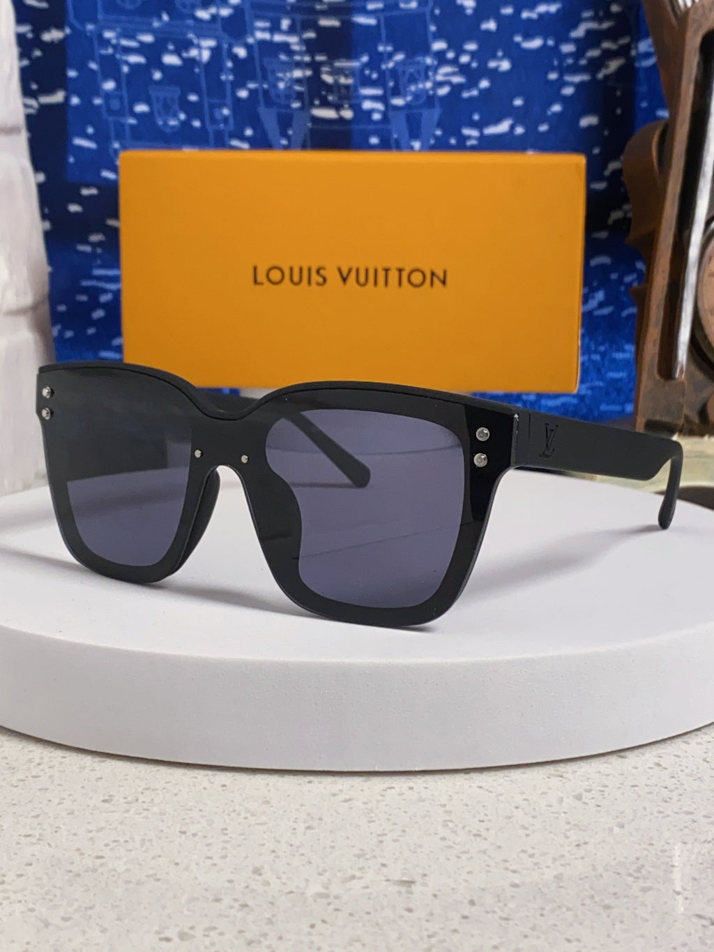 Louis Vuitton Square Gray Lens Sunglasses for Men & Women - 997390