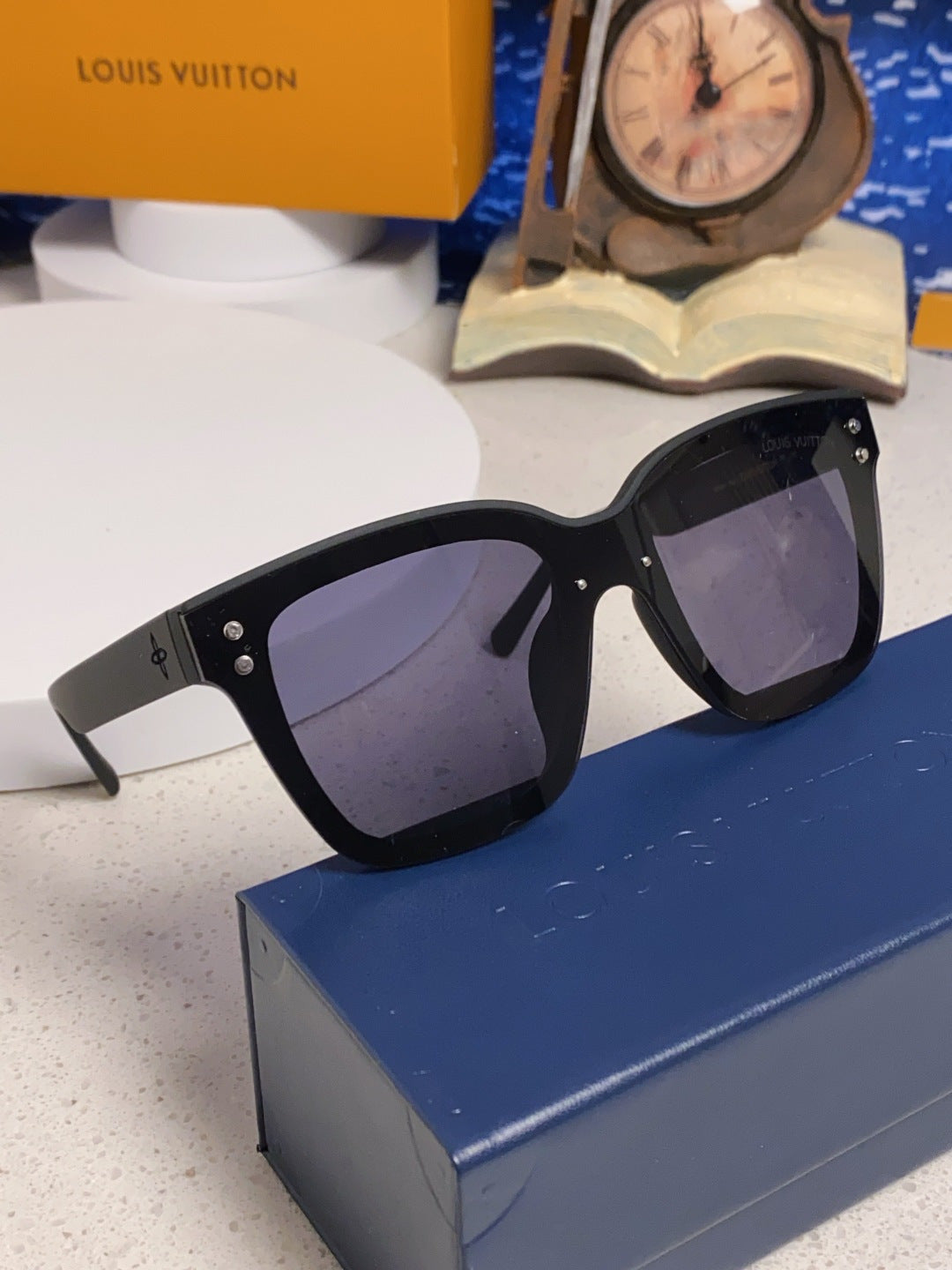 Louis Vuitton Square Gray Lens Sunglasses for Men & Women - 997390 - detail image 10