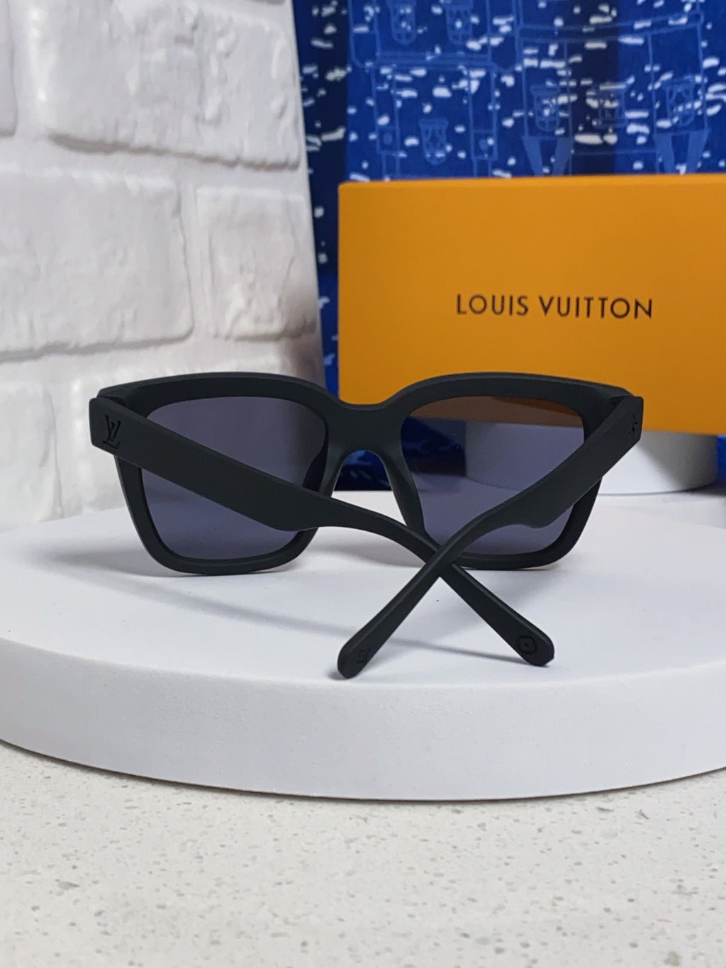 Louis Vuitton Square Gray Lens Sunglasses for Men & Women - 997390 - detail image 3