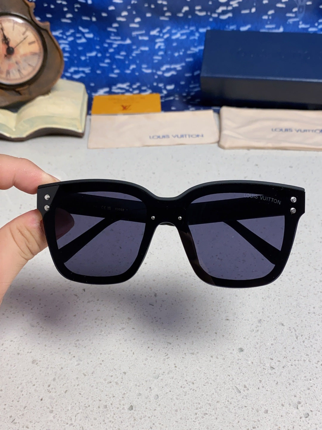 Louis Vuitton Square Gray Lens Sunglasses for Men & Women - 997390 - detail image 4