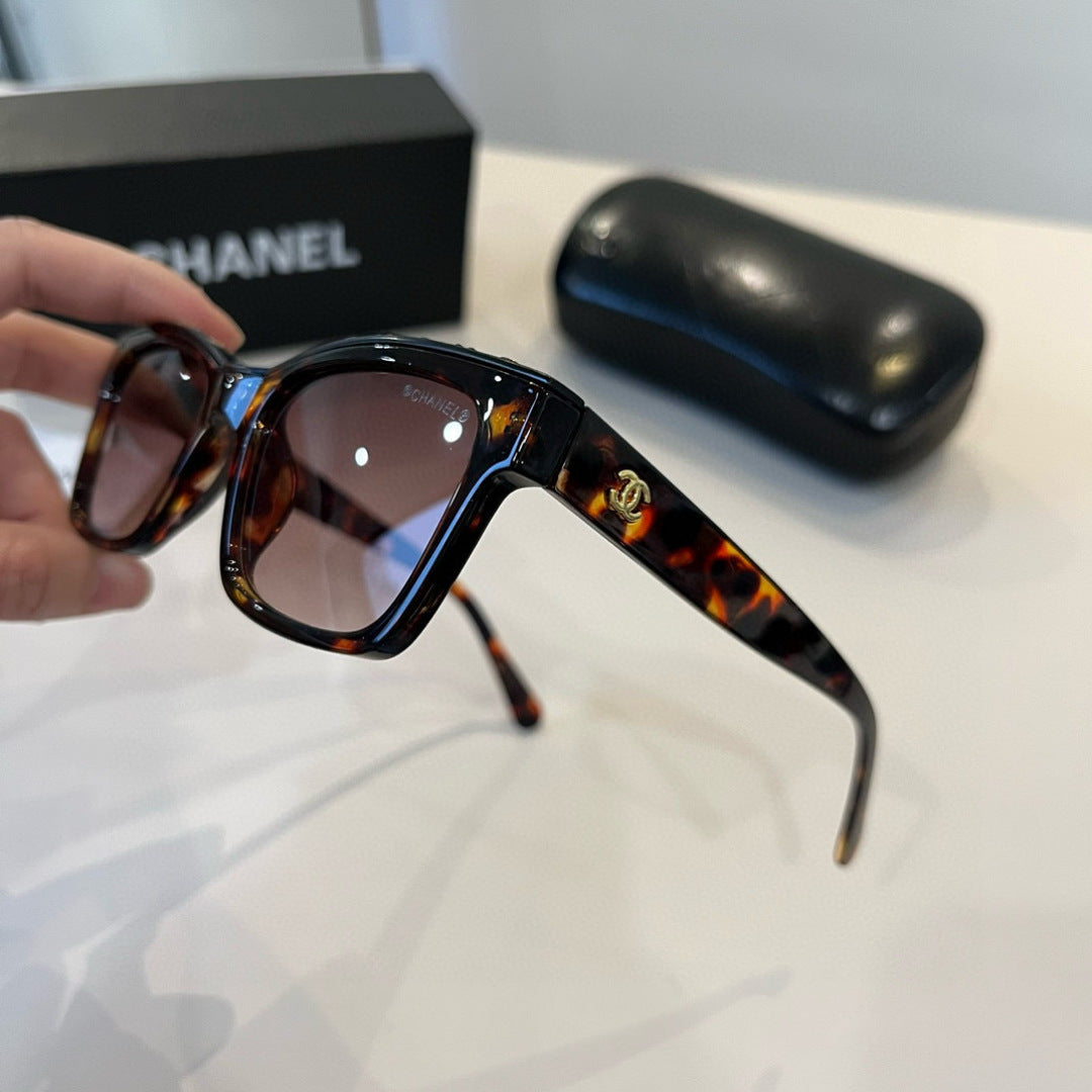 Chanel Fashion Red Lens Sunglasses for Men & Women - 358120 - detail image 4