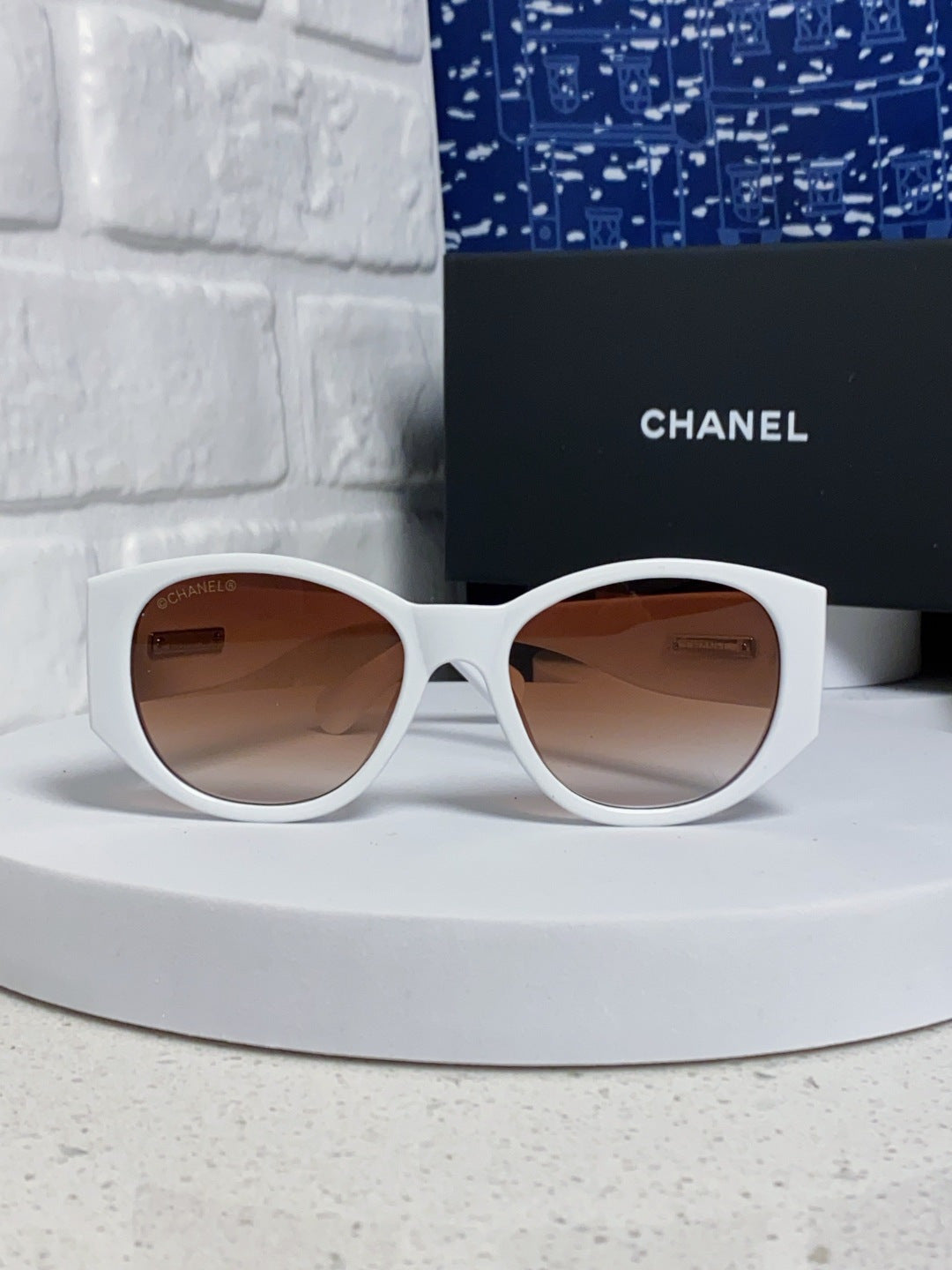 Chanel Polarized Cat-Eye Red Lens Sunglasses for Women - 158325 - detail image 2