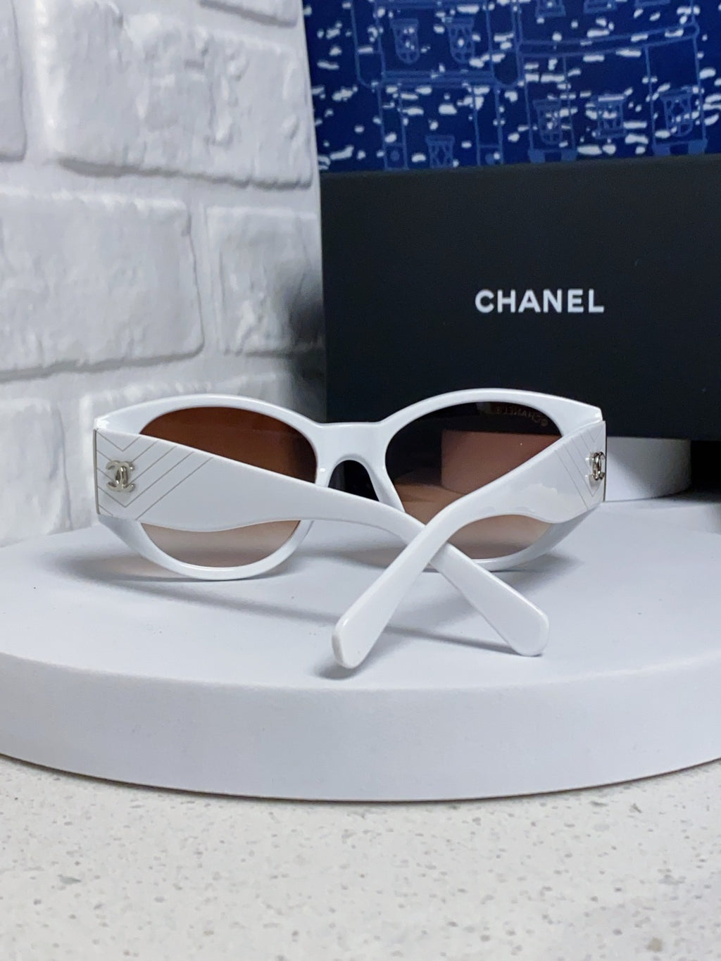 Chanel Polarized Cat-Eye Red Lens Sunglasses for Women - 158325 - detail image 3