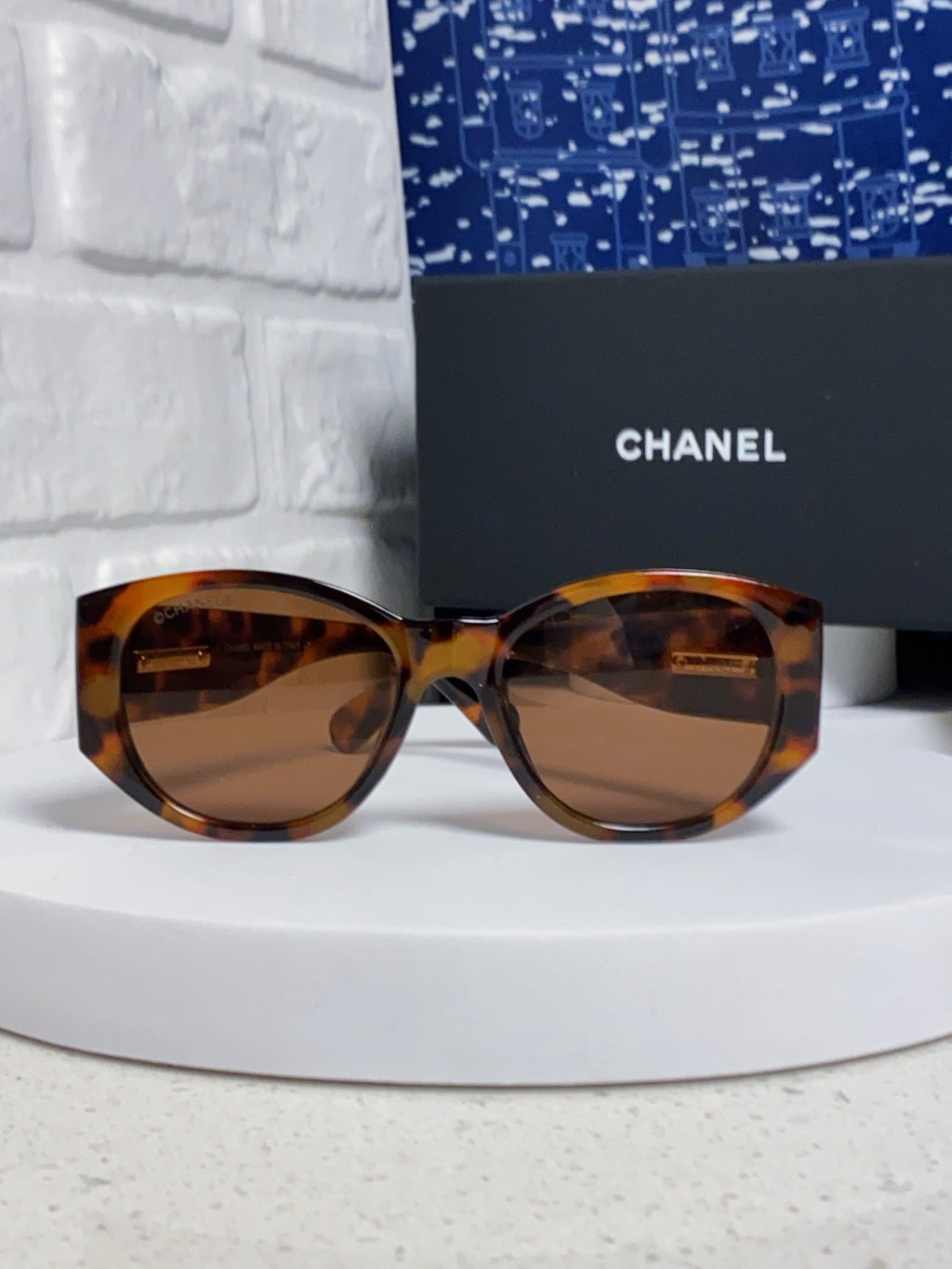 Chanel Polarized Cat-Eye Brown Lens Sunglasses for Women - detail image 2