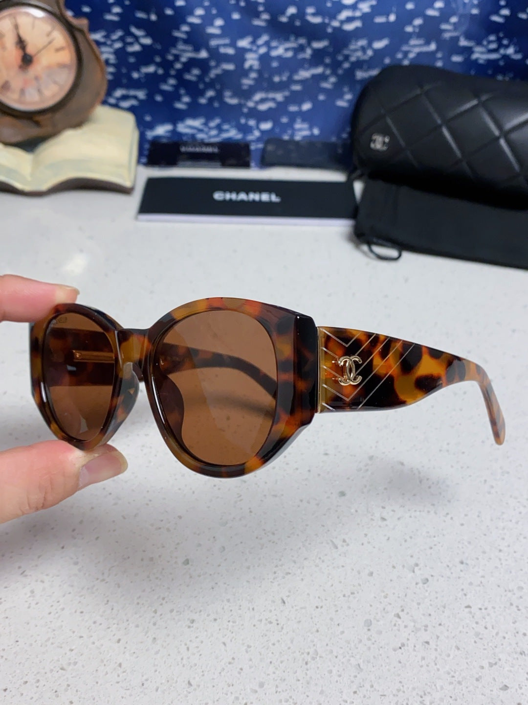 Chanel Polarized Cat-Eye Brown Lens Sunglasses for Women - 158326 - detail image 6