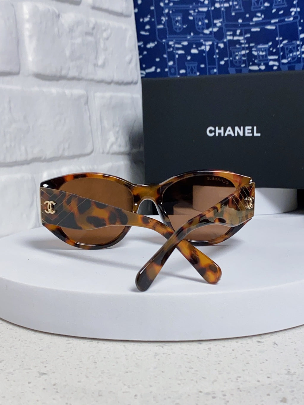 Chanel Polarized Cat-Eye Brown Lens Sunglasses for Women - detail image 3