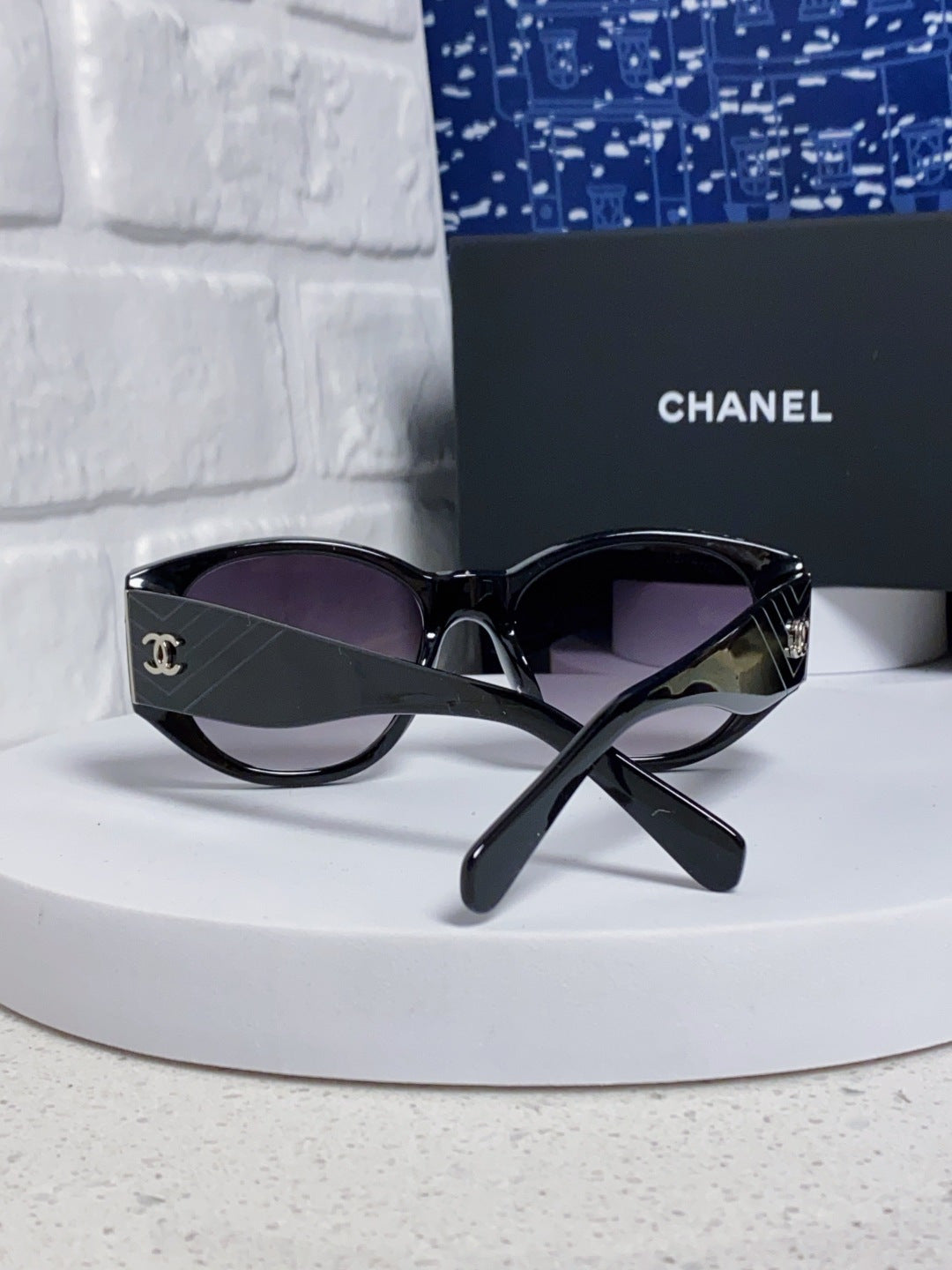 Chanel Polarized Cat-Eye Gray Lens Sunglasses for Women - 158327 - detail image 3