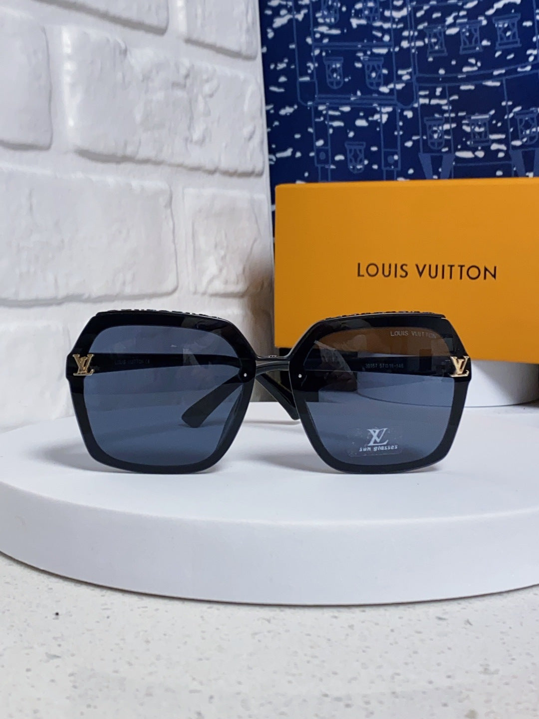 Louis Vuitton Polarized Square Blue Lens Sunglasses for Women - 866858 - detail image 2