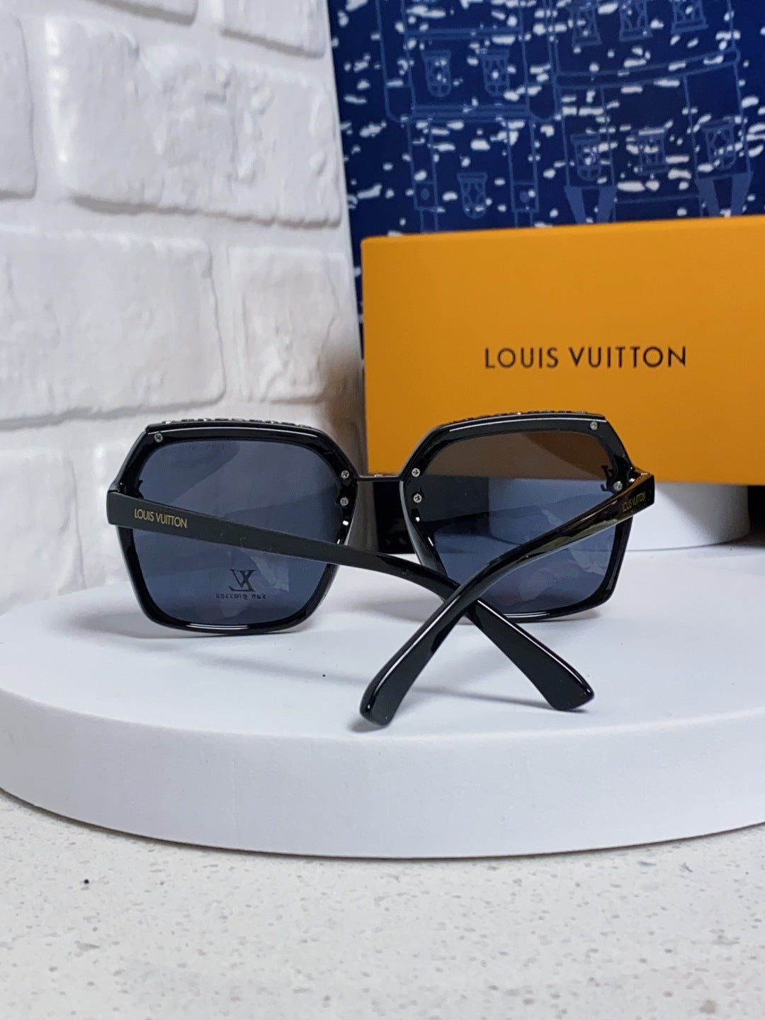 Louis Vuitton Polarized Square Blue Lens Sunglasses for Women - 866858 - detail image 3