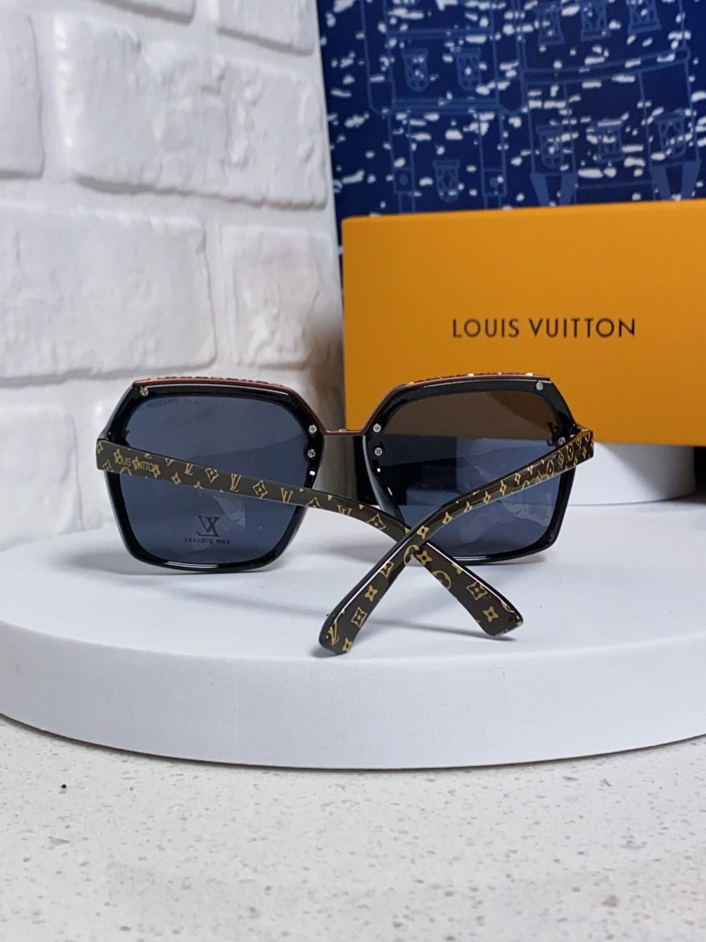 Louis Vuitton Polarized Square Blue Lens Sunglasses for Women - 866859 - detail image 3