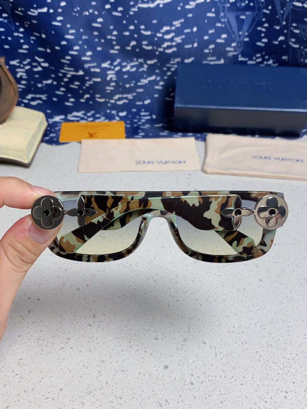 Louis Vuitton Square Silver Lens Sunglasses for Men & Women - 866860 - detail image 4