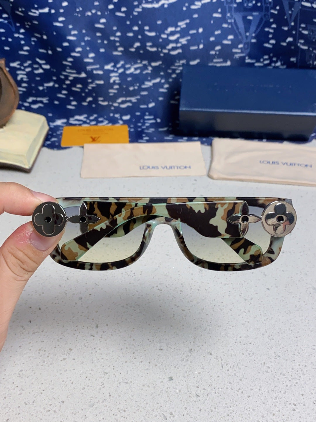 Louis Vuitton Square Silver Lens Sunglasses for Men & Women - 866860 - detail image 4