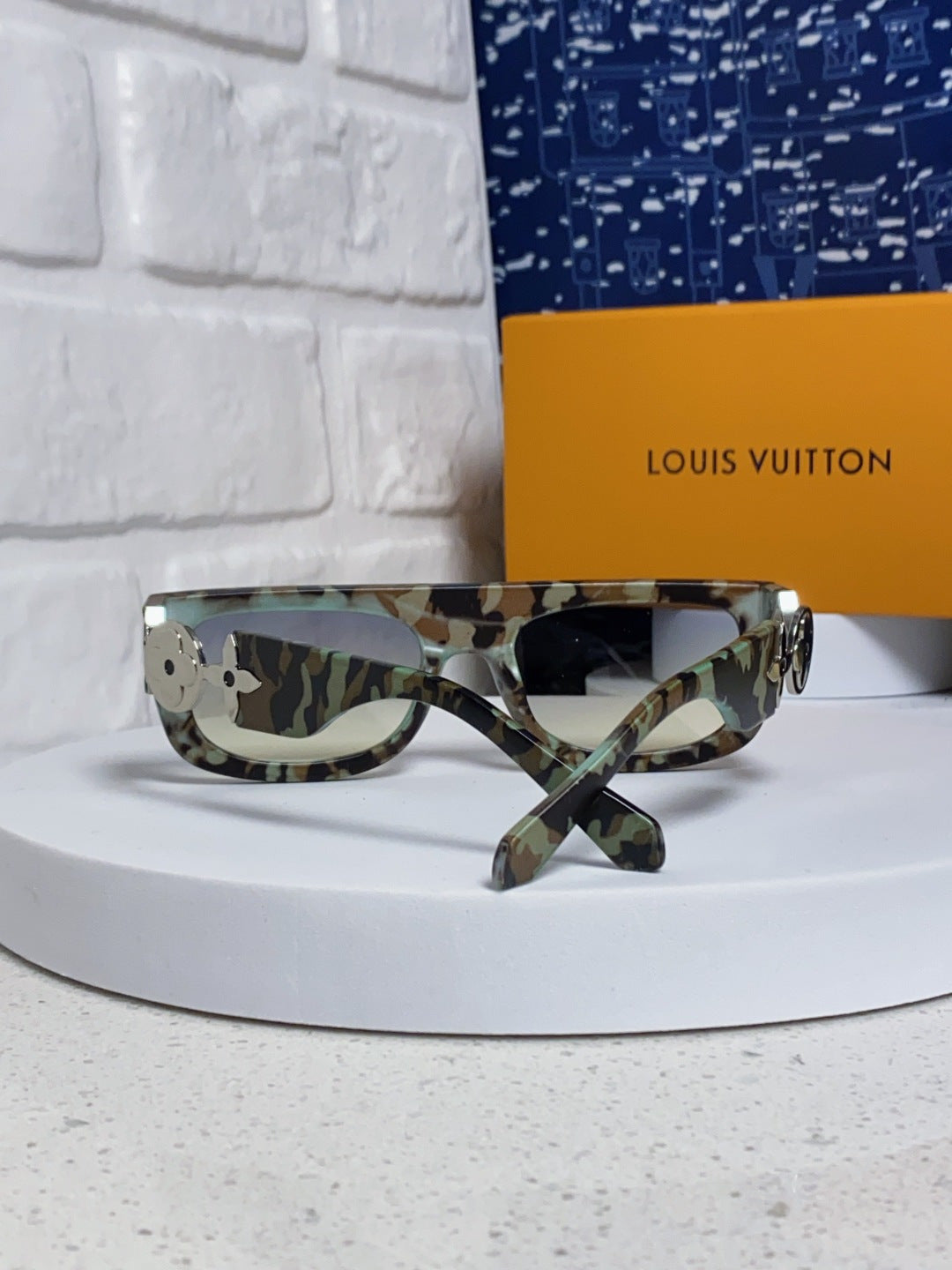 Louis Vuitton Square Silver Lens Sunglasses for Men & Women - 866860 - detail image 2