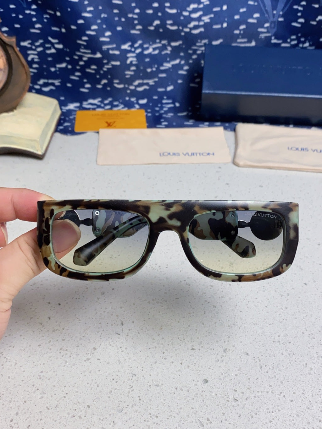 Louis Vuitton Square Silver Lens Sunglasses for Men & Women - 866860 - detail image 3