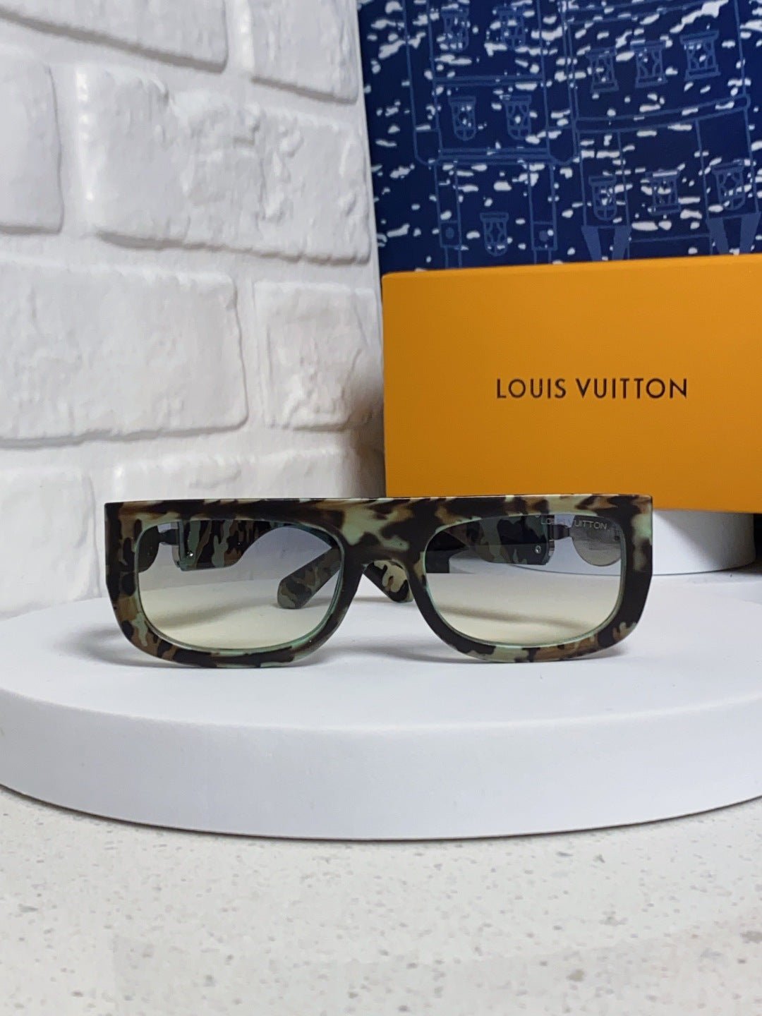 Louis Vuitton Square Silver Lens Sunglasses for Men & Women - 866860
