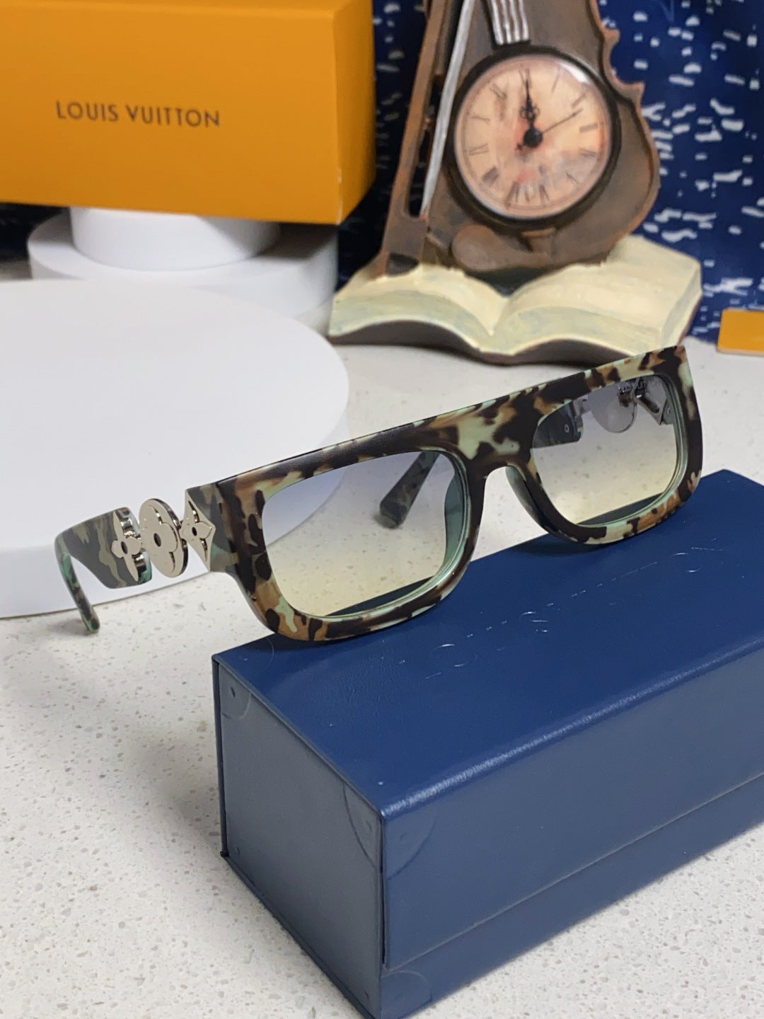 Louis Vuitton Square Silver Lens Sunglasses for Men & Women - 866860 - detail image 9
