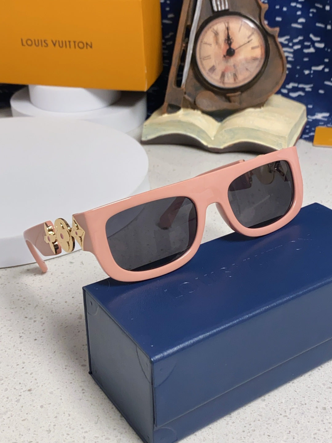 Louis Vuitton Square Red Lens Sunglasses for Men & Women - 866861 - detail image 9