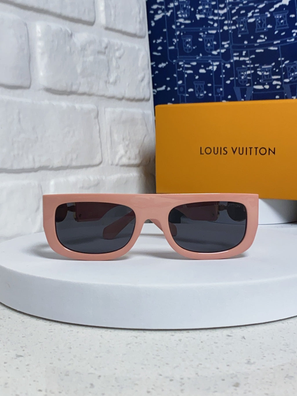 Louis Vuitton Square Red Lens Sunglasses for Men & Women - 866861 - detail image 2
