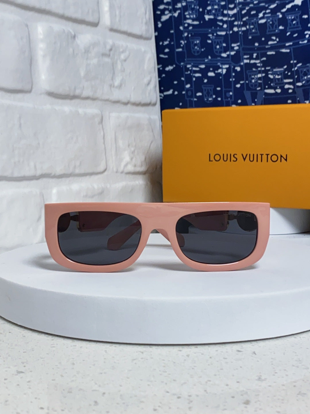 Louis Vuitton Square Red Lens Sunglasses for Men & Women - 866861 - detail image 2