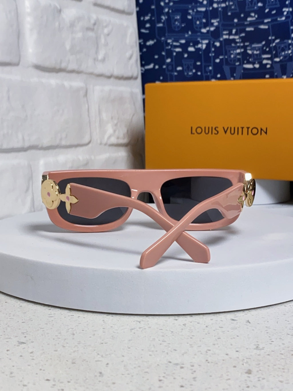 Louis Vuitton Square Red Lens Sunglasses for Men & Women - 866861 - detail image 3