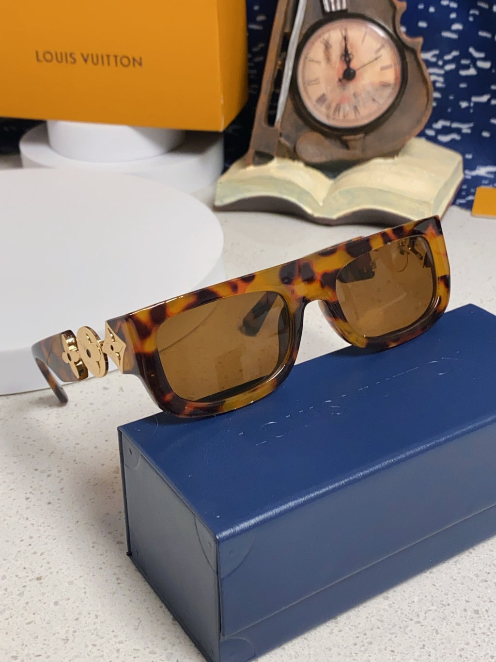 Louis Vuitton Square Brown Lens Sunglasses for Men & Women - 431115 - detail image 9