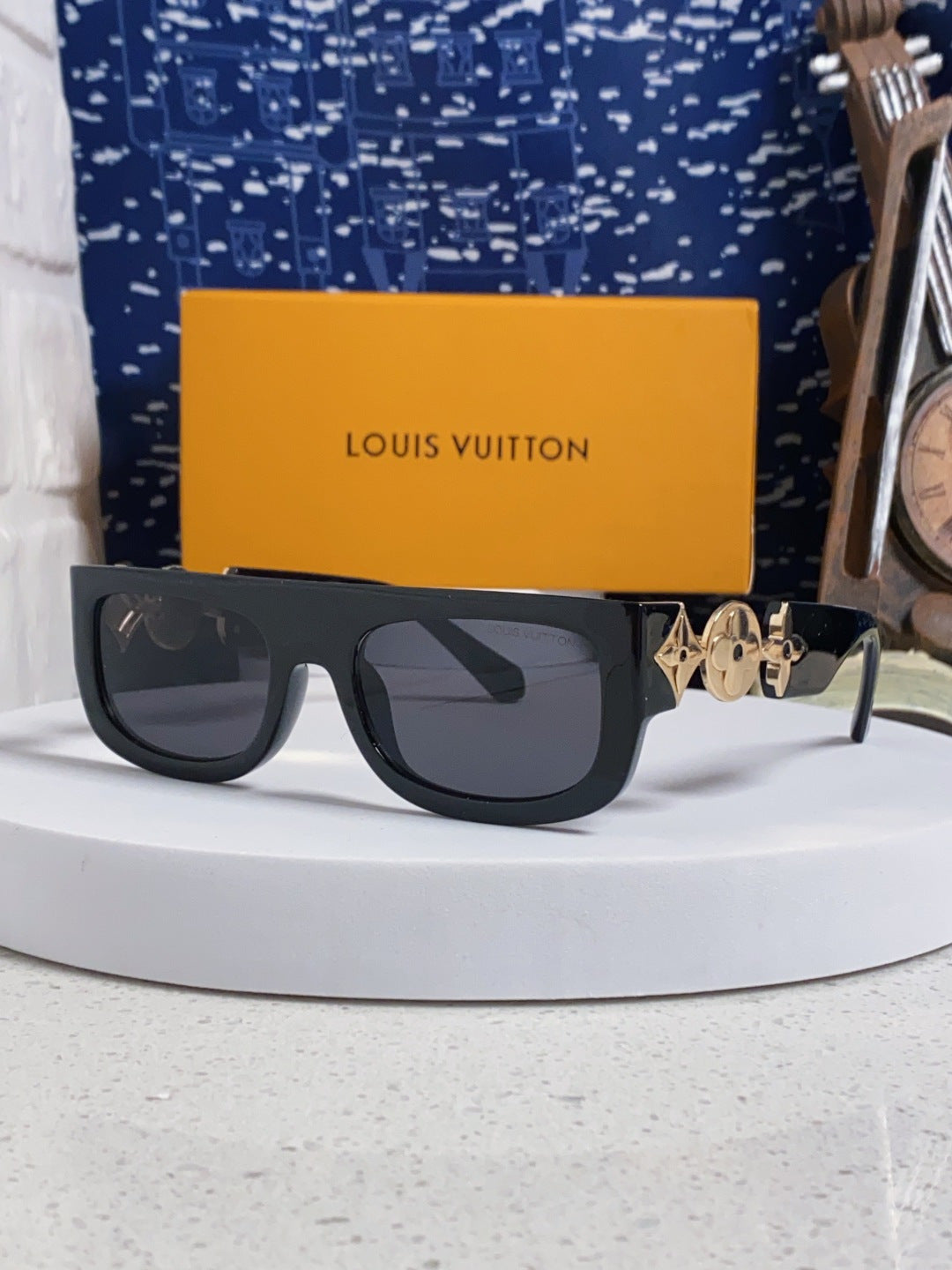 Louis Vuitton Square Black Lens Sunglasses for Men & Women - 866866 - detail image 2