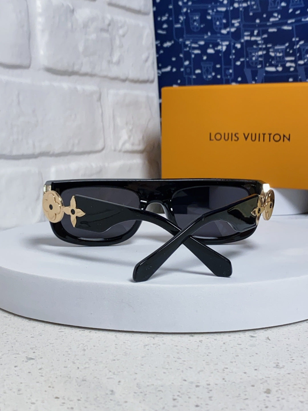 Louis Vuitton Square Black Lens Sunglasses for Men & Women - 866866 - detail image 4