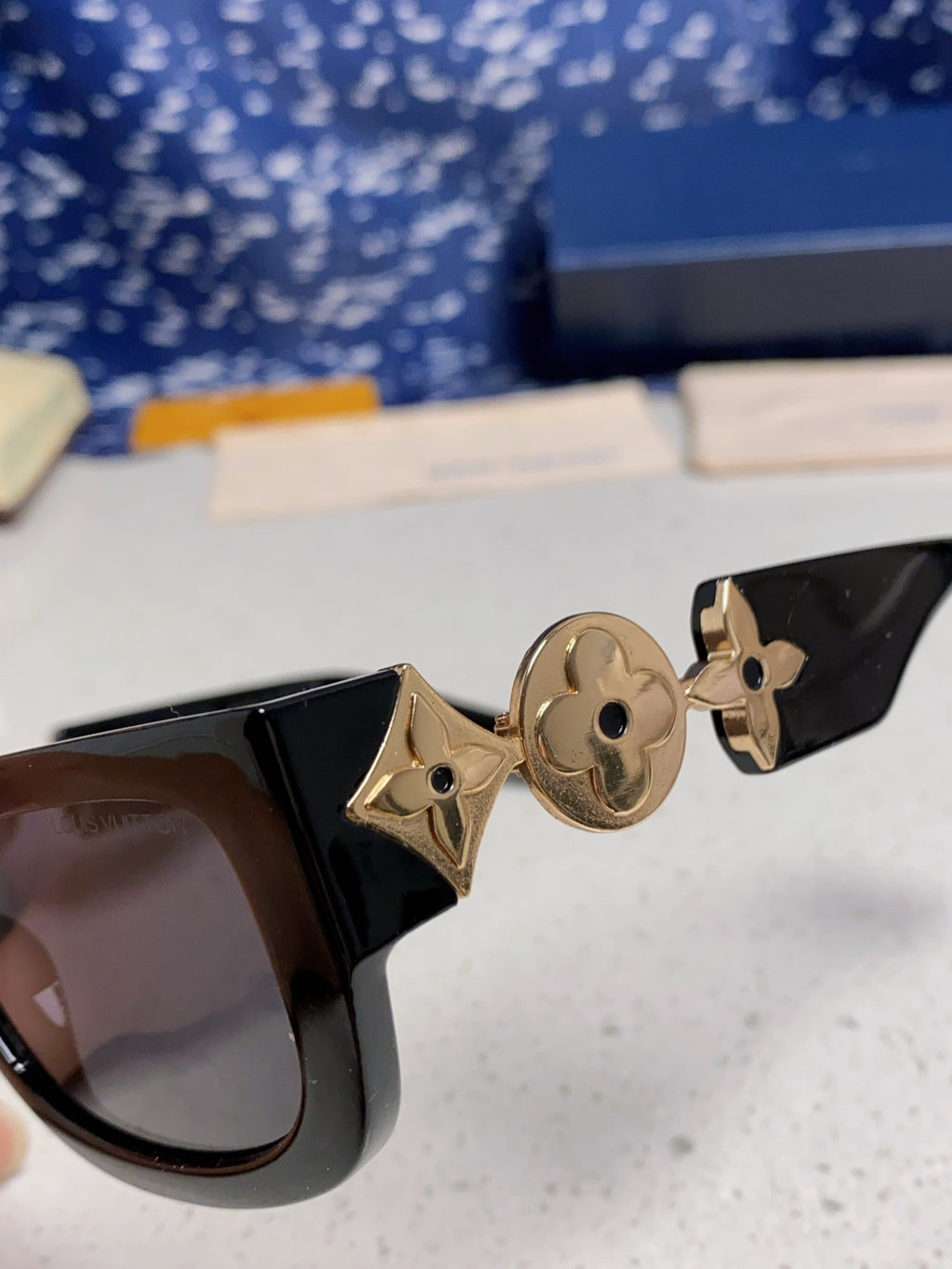 Louis Vuitton Square Black Lens Sunglasses for Men & Women - 866866 - detail image 8