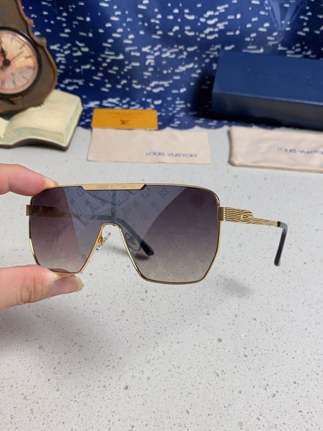 Louis Vuitton Square Gray Lens Sunglasses for Men & Women - detail image 6