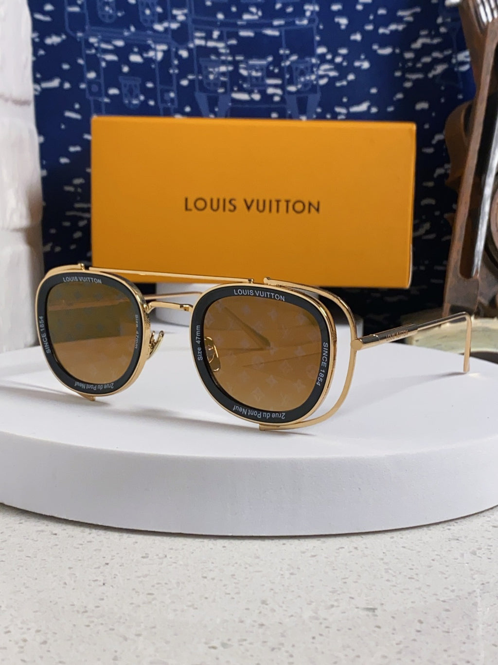 Louis Vuitton Round Brown Lens Sunglasses for Men & Women - 493158