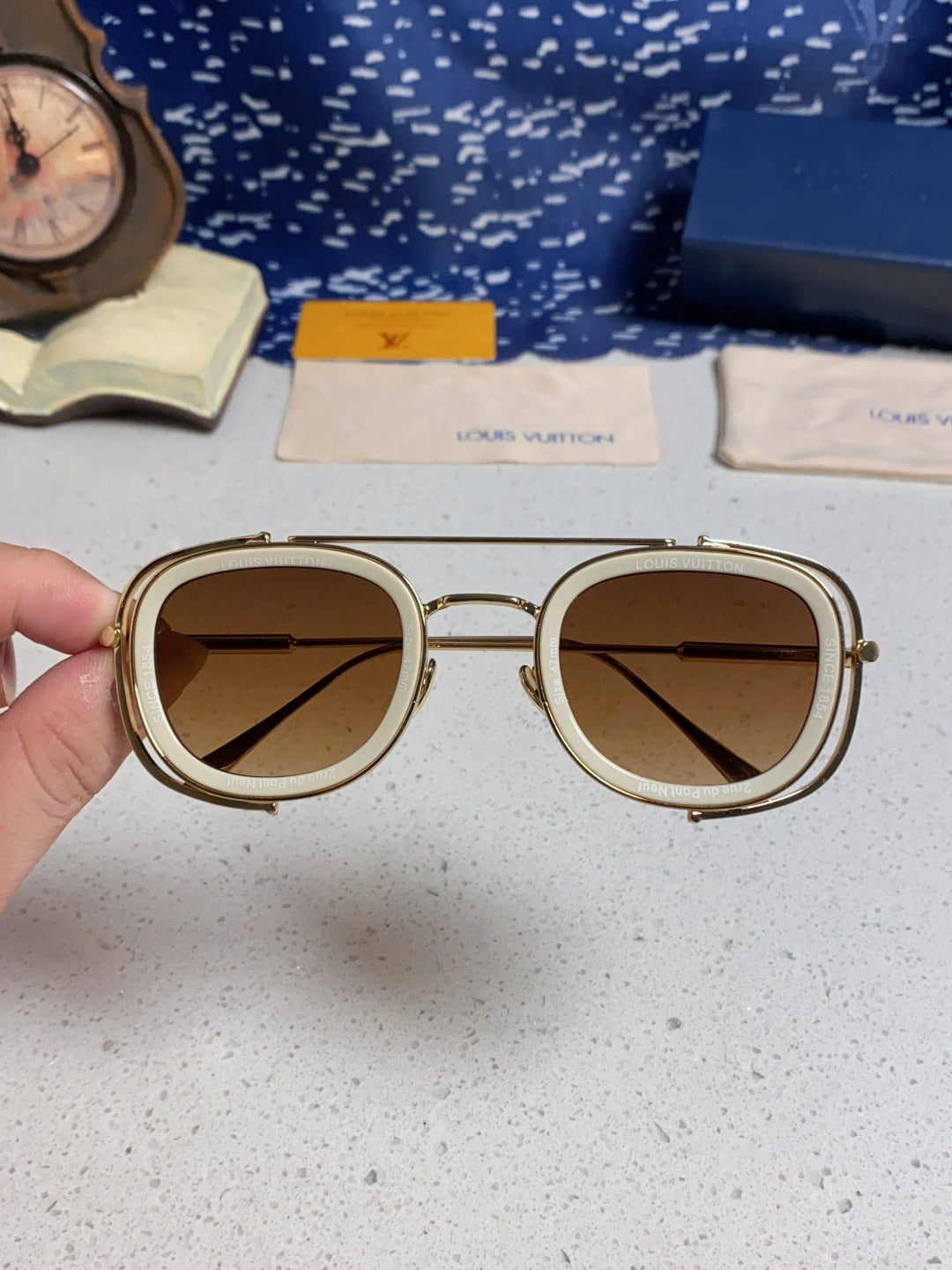 Louis Vuitton Round Brown Lens Sunglasses for Men & Women - detail image 4