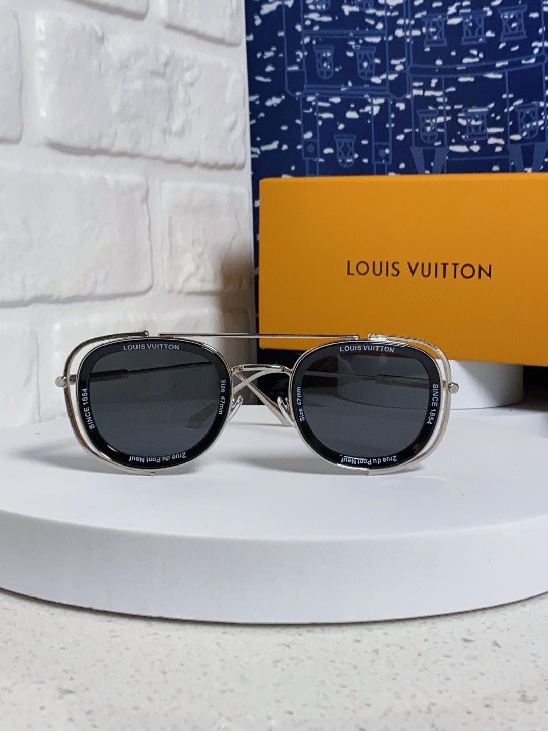 Louis Vuitton Round Black Lens Sunglasses for Men & Women - detail image 2