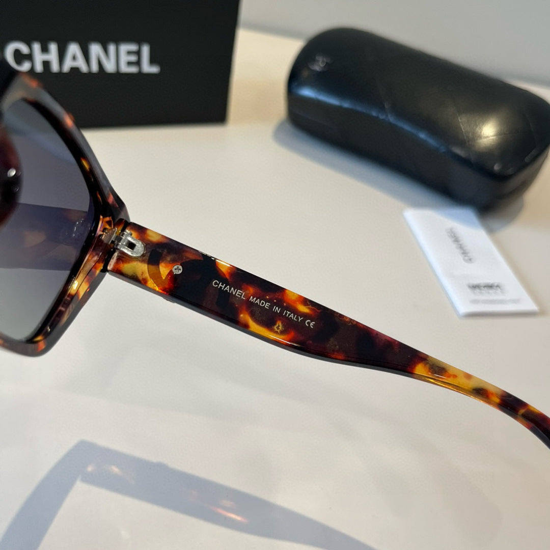 Chanel Polarized Fashion Black Lens Sunglasses for Men & Women - 371790 - detail image 4