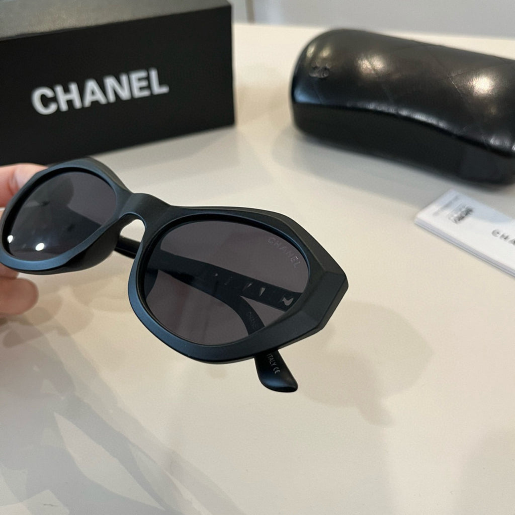 Chanel Fashion Black Lens Sunglasses for Men & Women - 867017 - detail image 5