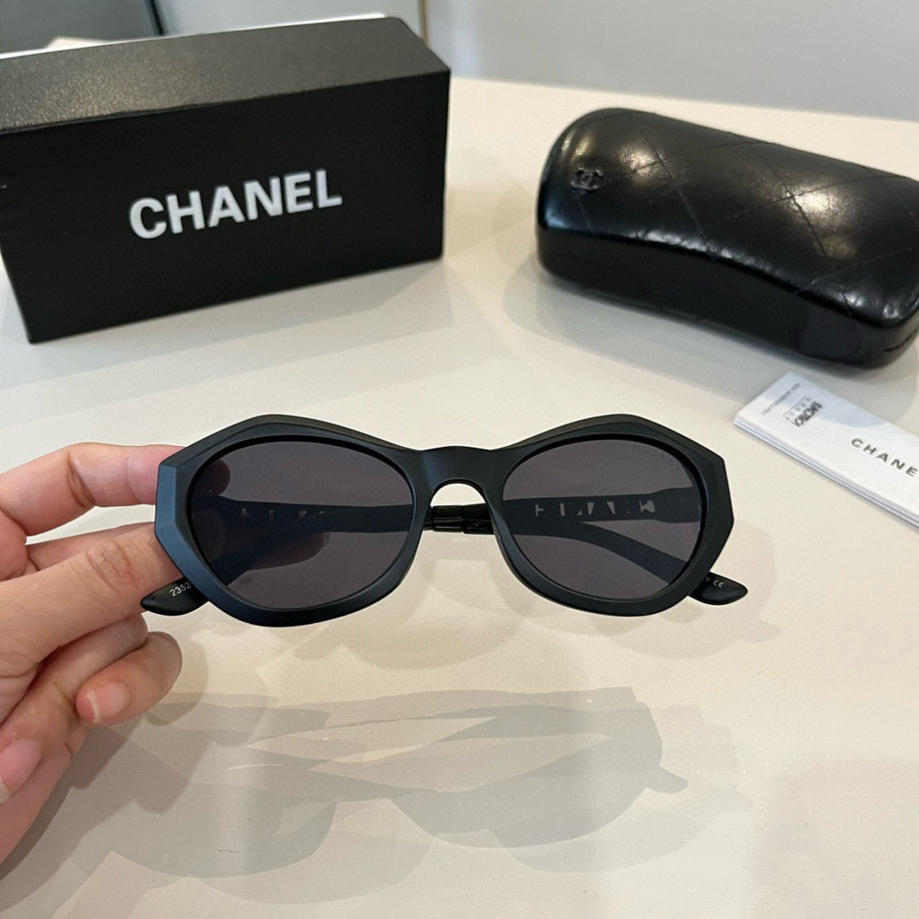 Chanel Fashion Black Lens Sunglasses for Men & Women - 867017 - detail image 4