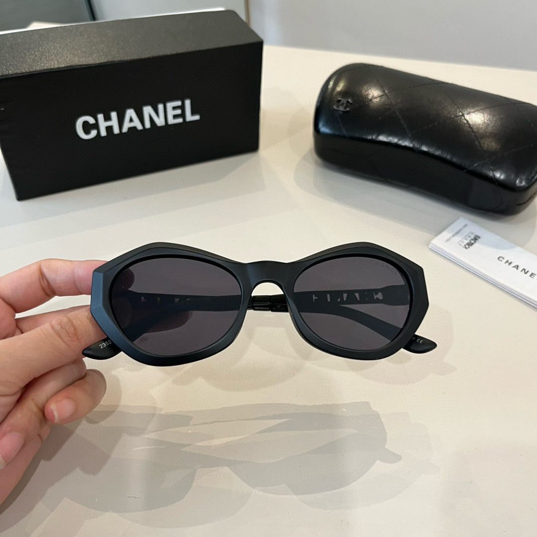Chanel Fashion Black Lens Sunglasses for Men & Women - 867017 - detail image 4