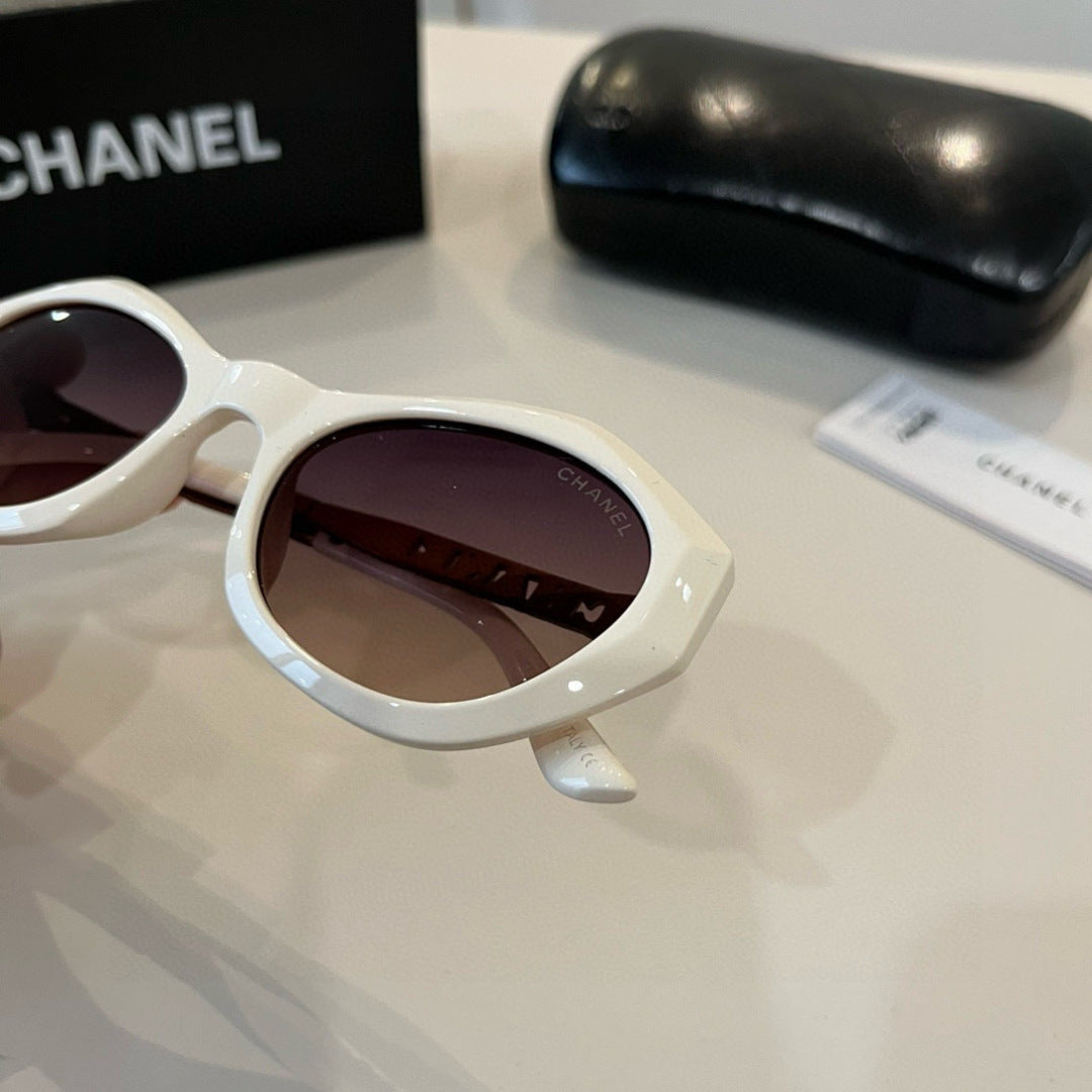 Chanel Fashion Red Lens Sunglasses for Men & Women - 867018 - detail image 5