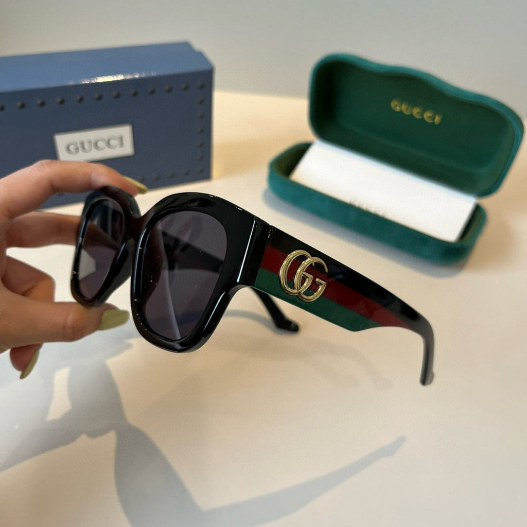 Gucci Oversized Black Lens Sunglasses for Men & Women - 398376 - detail image 4