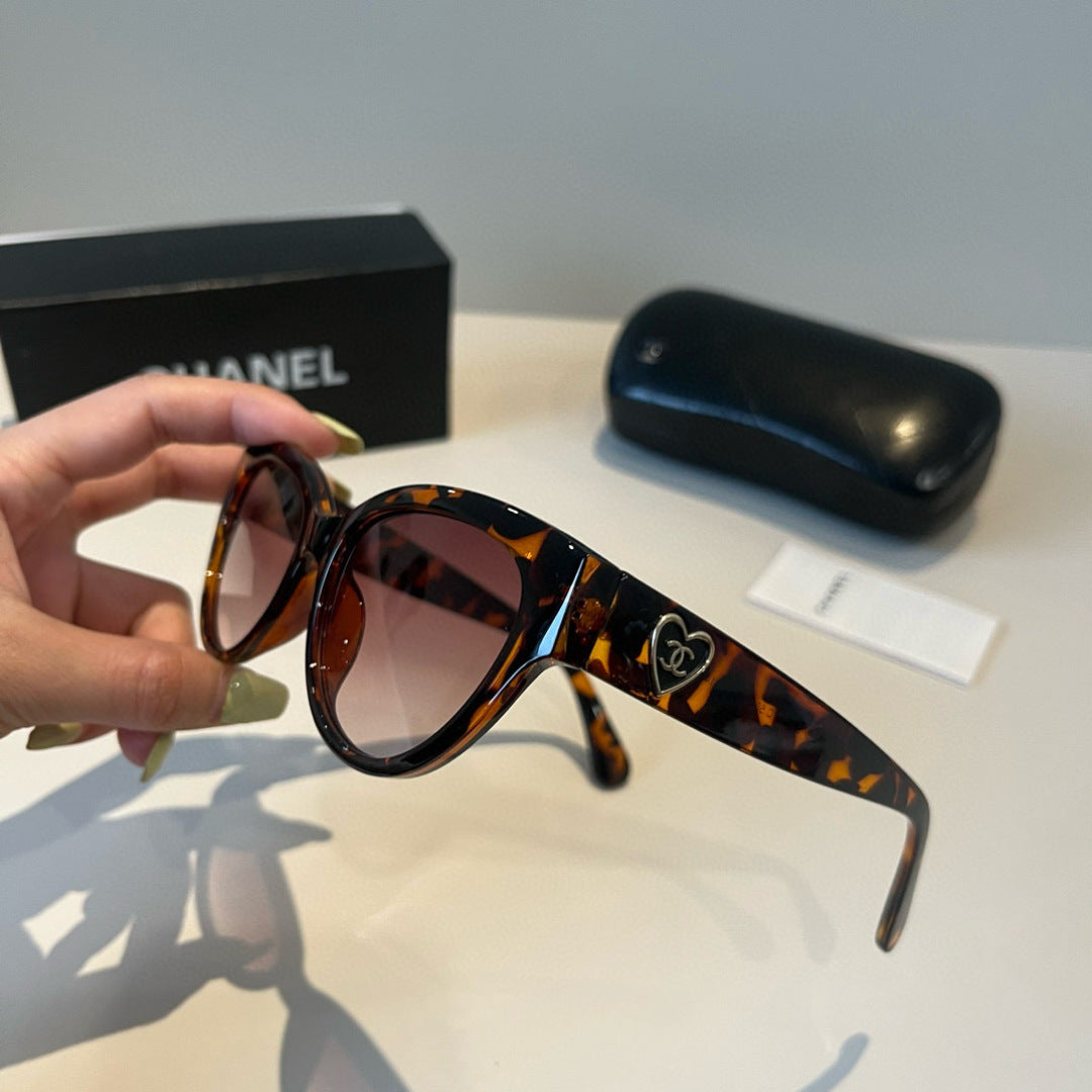 Chanel Fashion Black Lens Sunglasses for Men & Women - 382274 - detail image 3