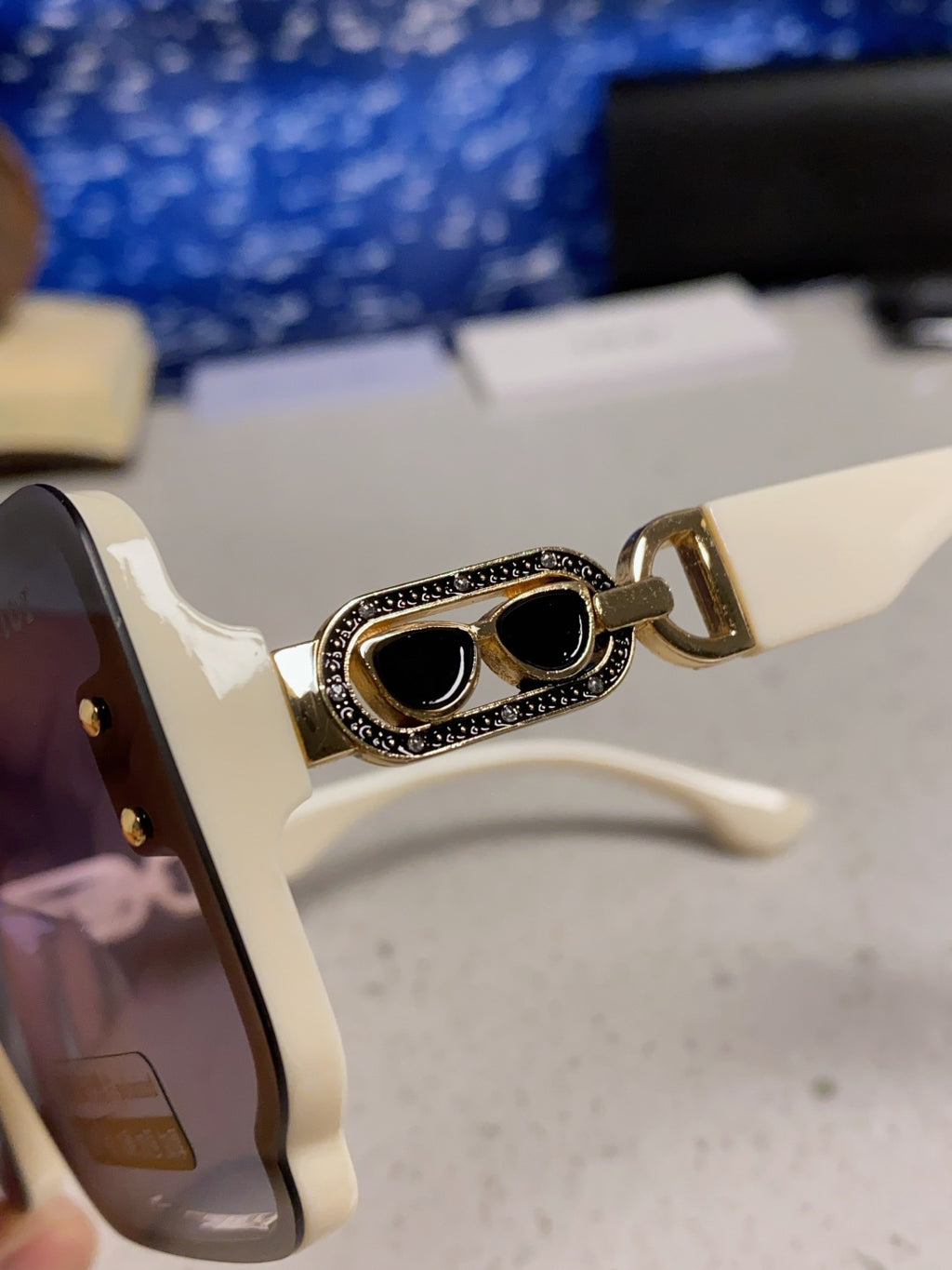Dior Polarized Fashion Silver Lens Sunglasses for Men & Women - detail image 7