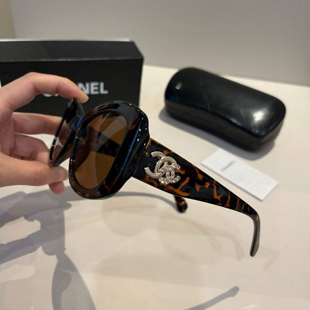 Chanel Fashion Black Lens Sunglasses for Men & Women - 867012 - detail image 4