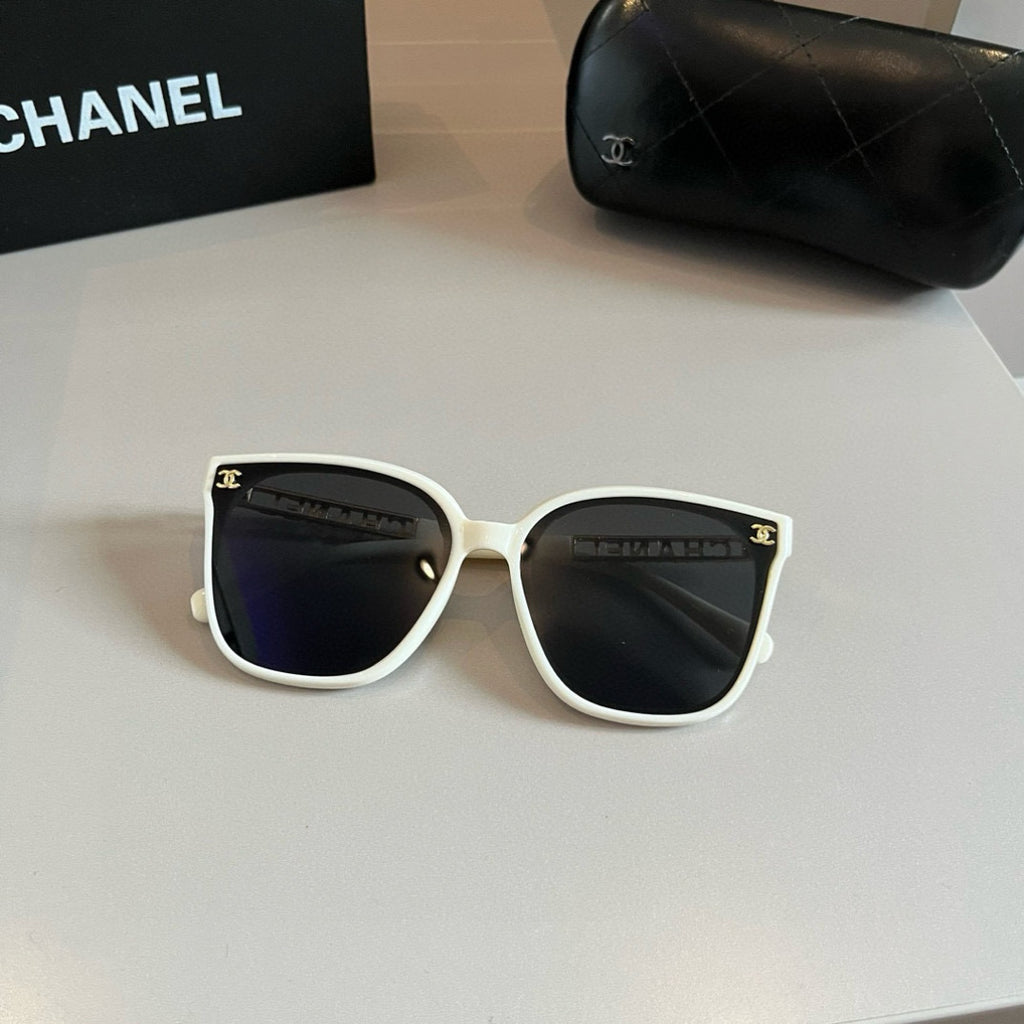 Chanel Oversized Silver Lens Sunglasses for Men & Women - 867049 - detail image 4
